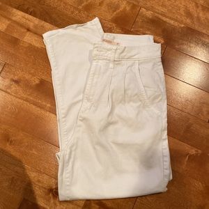 White Levi’s pants